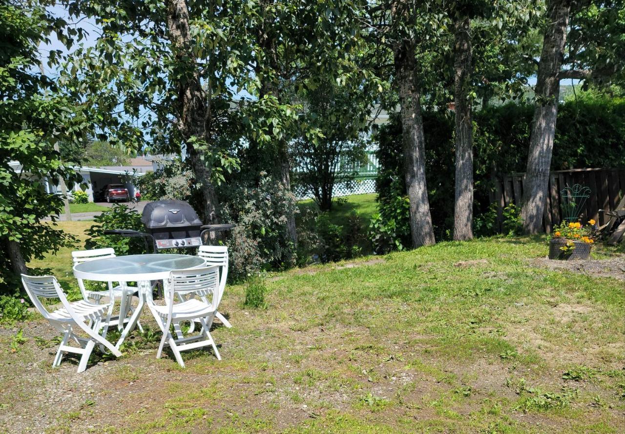 Quiet cozy apartment next to highway wifi+netflix Edmundston Zewnętrze zdjęcie