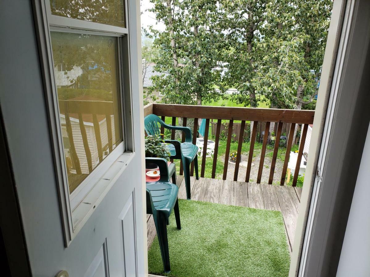Quiet cozy apartment next to highway wifi+netflix Edmundston Zewnętrze zdjęcie